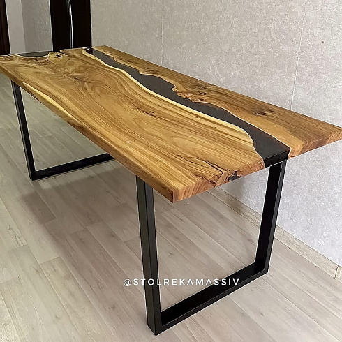 Письменный стол из массива карагача